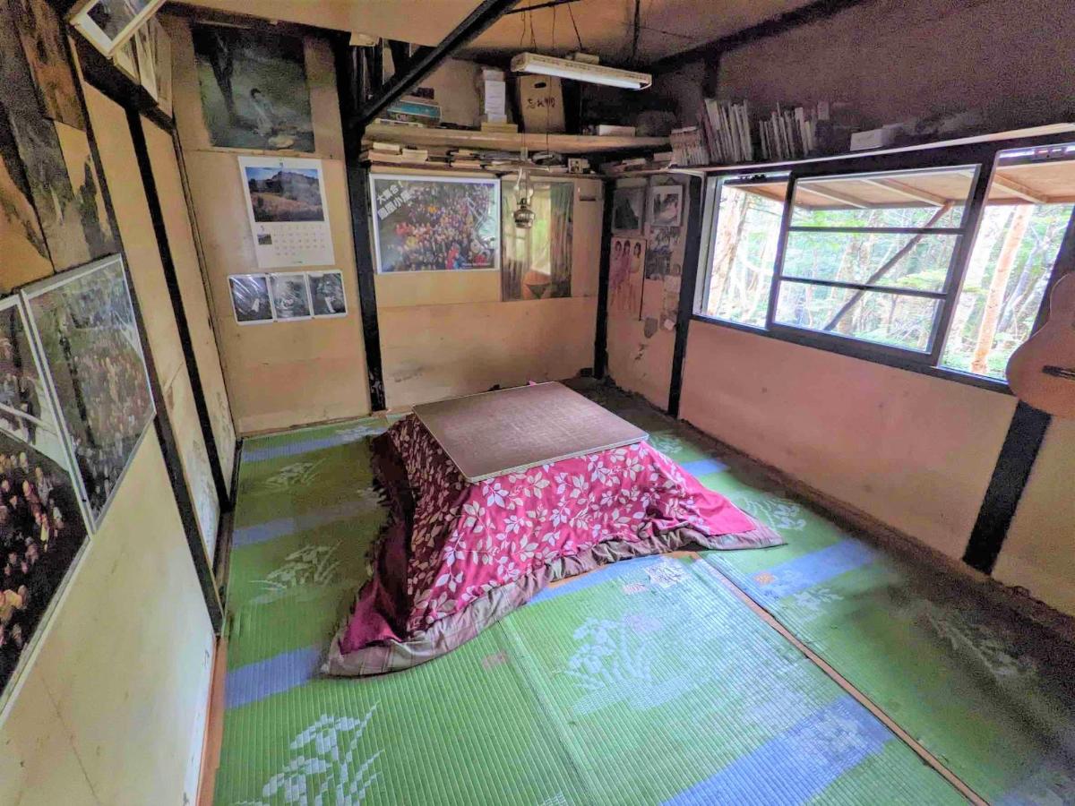 鳳凰小屋内観