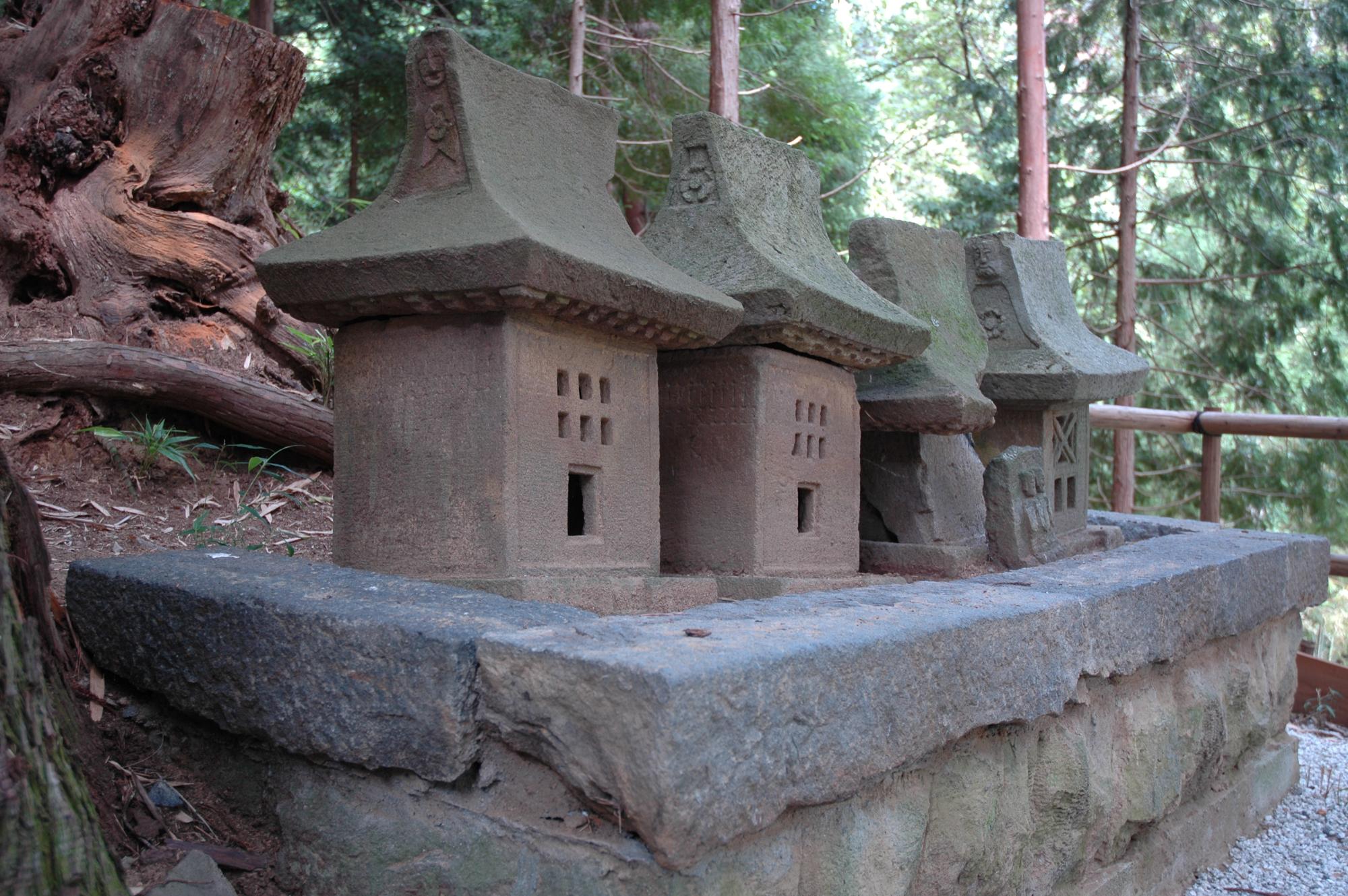 山本勘助の供養塔