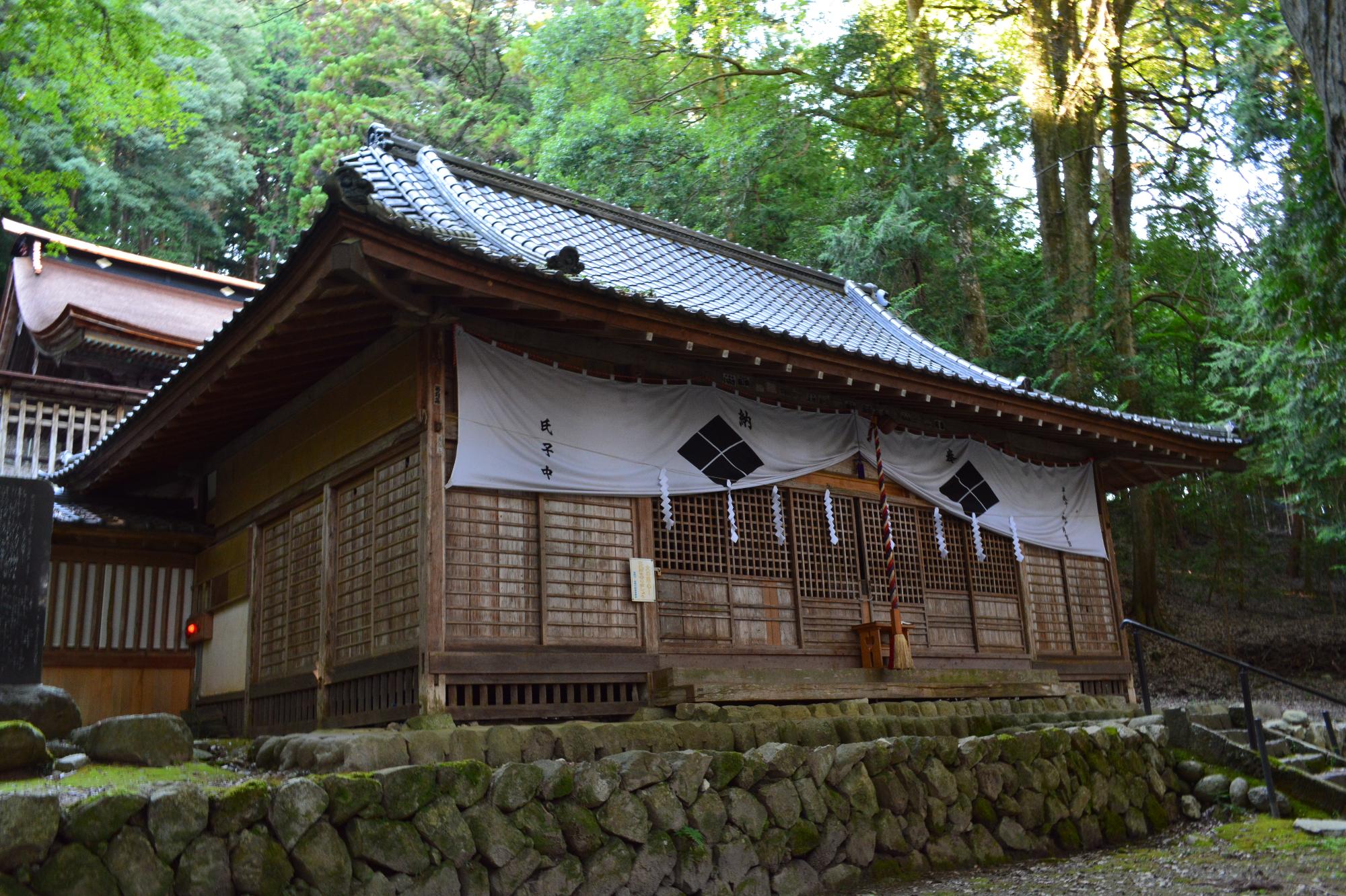 武田八幡宮の本宮外観