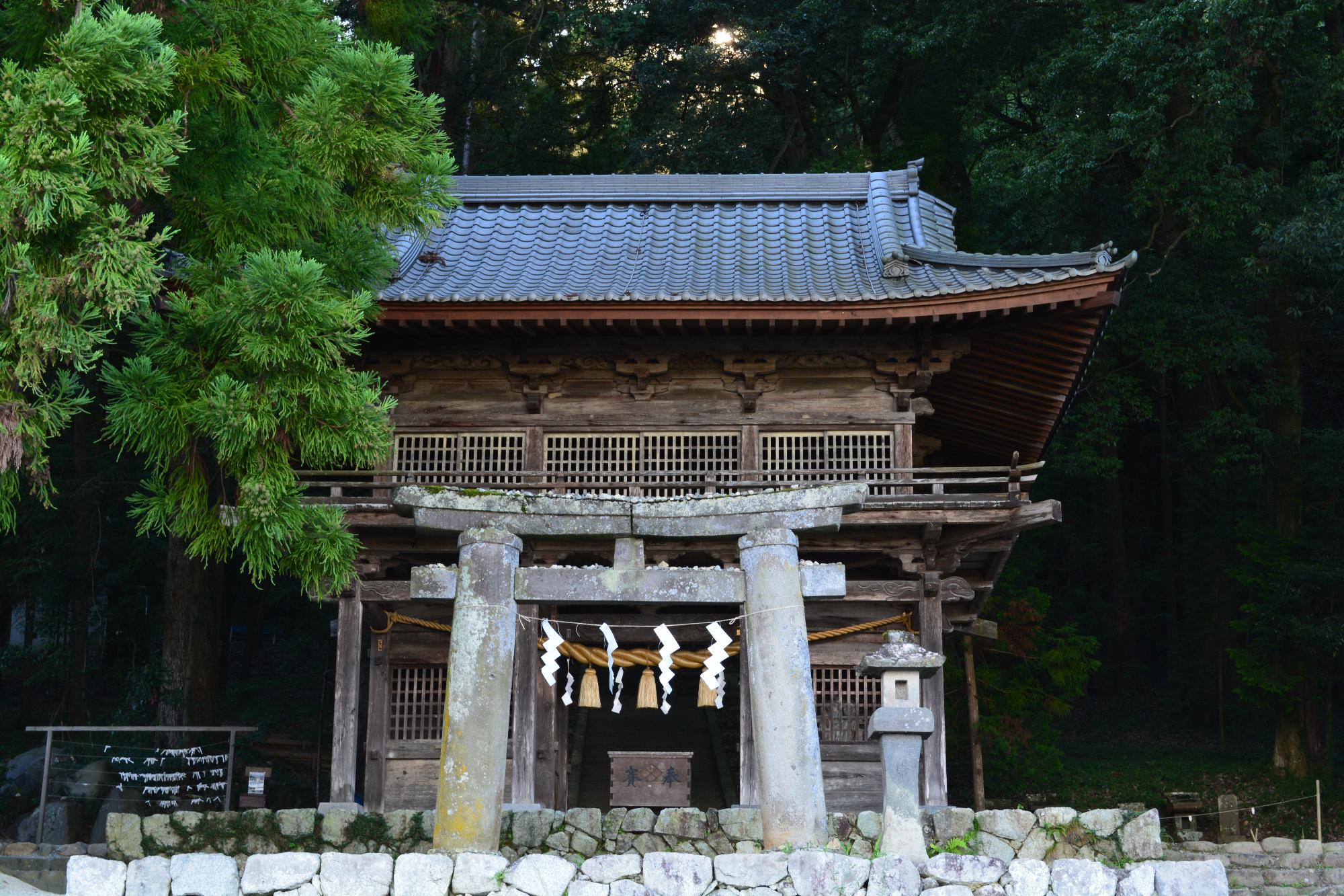 武田八幡宮の表門